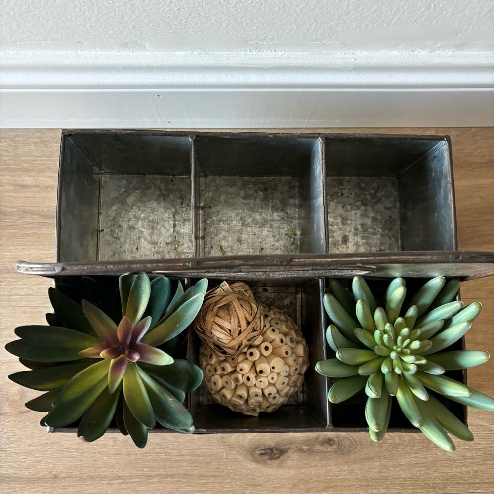 Farmhouse Milk Carrier Centerpiece Decor - Picture 4 of 6